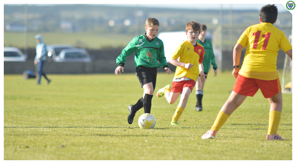 Daniel Brody advances up the field in the U12 game between Sporting Ennistymon Football Club and Avenue United Football Club. Game played in Lahinch Sportsfield on the 11th of June 2019.