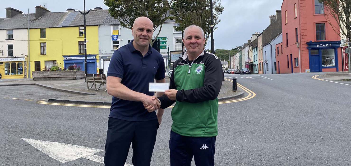 Mark Shannahan of Ennistymon being presented with a cheque by Eddie Crowe after winning the Split the Pot draw on the 12th of June 2022